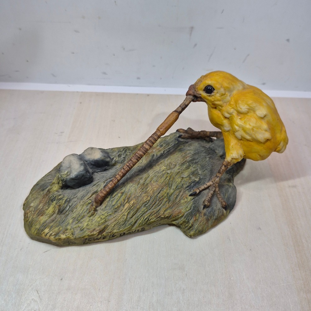 Lowell Davis Border Fine Arts Yellow Chick with Worm Figurine 1978 Scotland